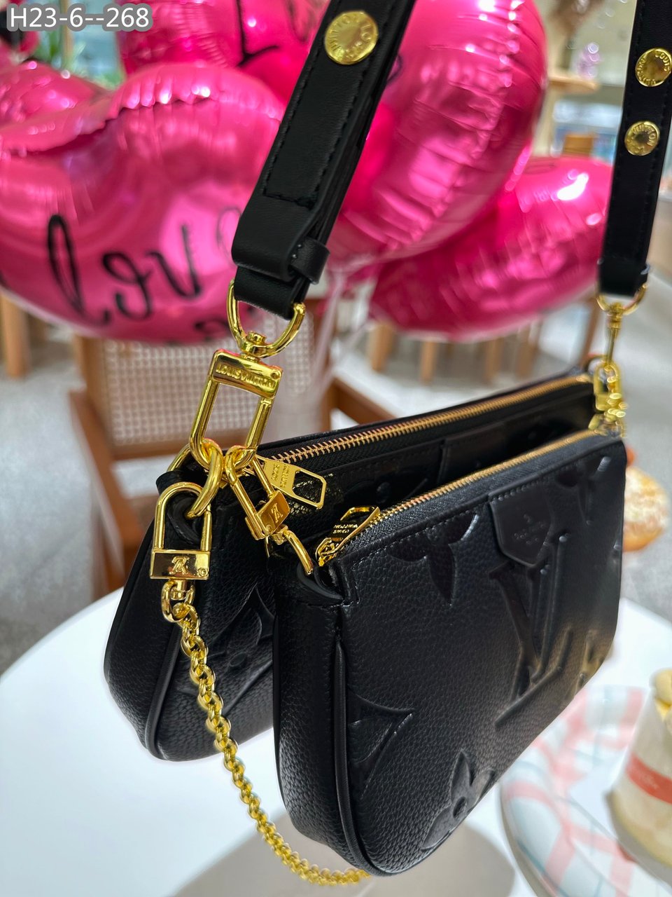 Louis Vuitton Multi Pochette Accessoires Black 23Cm view 3