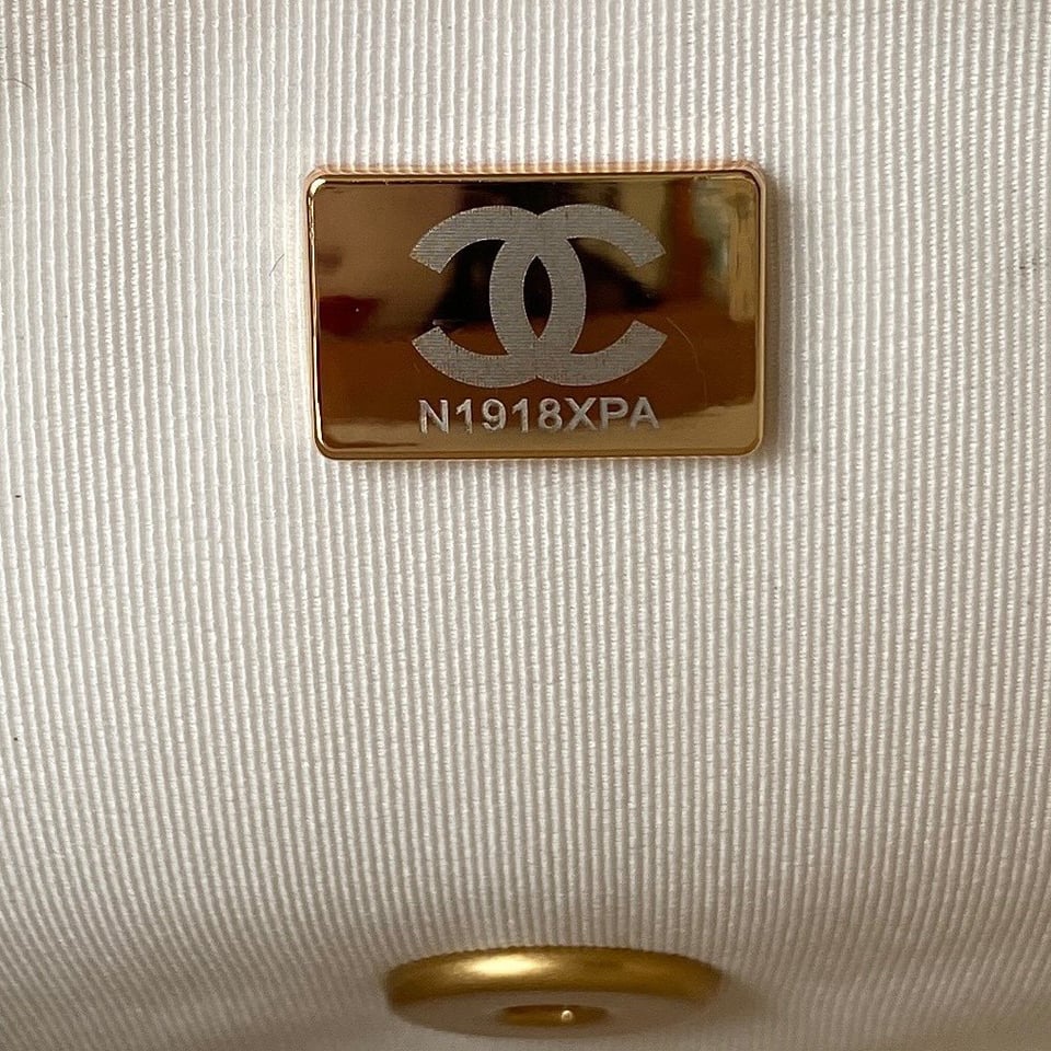 Chanel 23K 13,5Cm White Calfskin Gold Hardware view 9