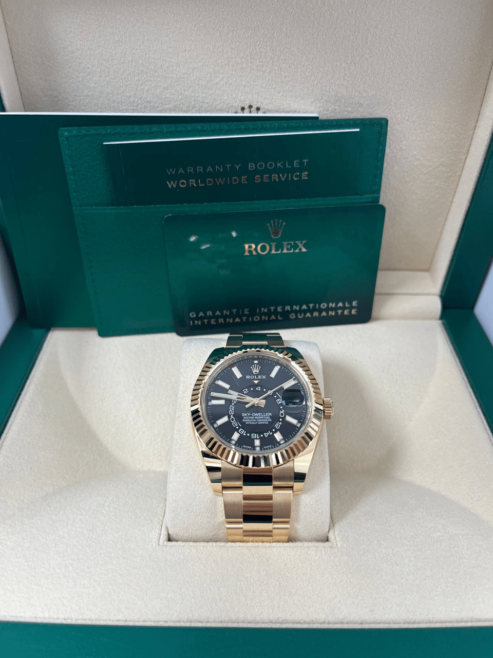 Rolex Sky-Dweller 42 mm Bright black Dial 336938 view 3