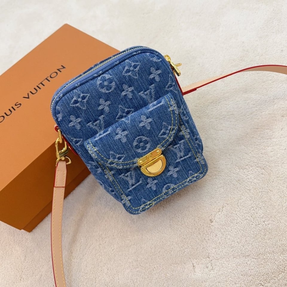 Louis Vuitton Fairfax Pochette Bag Denim Blue 17Cm M82948 view 3