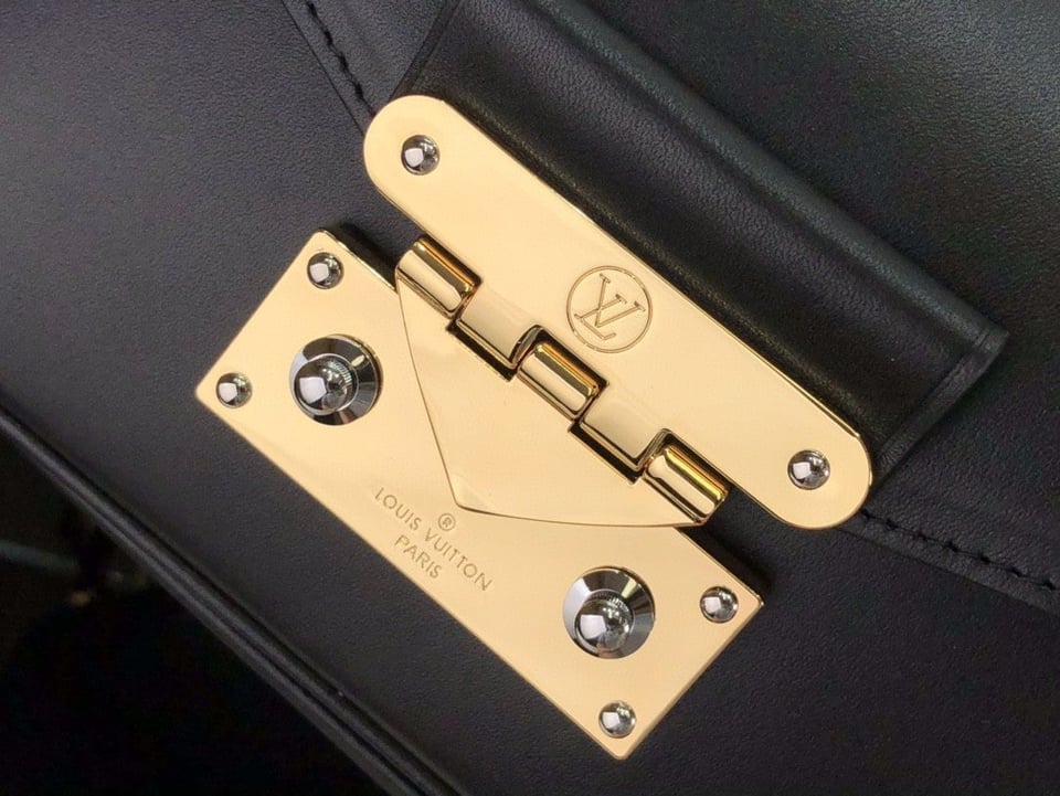 Louis Vuitton Swing 24Cm Black view 6