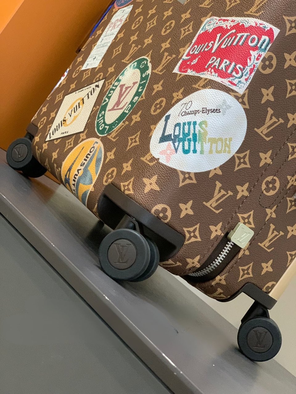 Louis Vuitton Horizon 55 Suitcase Monogram Coated Canvas Sticker Prints 55Cm M24959 view 10