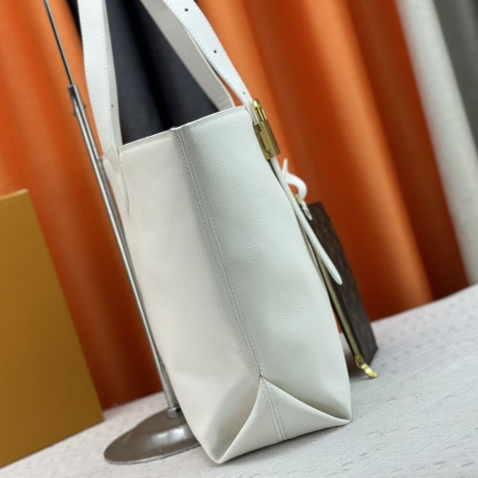 Louis Vuitton Low Key Cabas Mm Grained Calfskin White 47cm/ 18.5in view 5