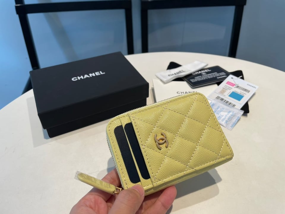 Chanel Zipped Coin Purse 11 Yellow Grained Calfskin view 3