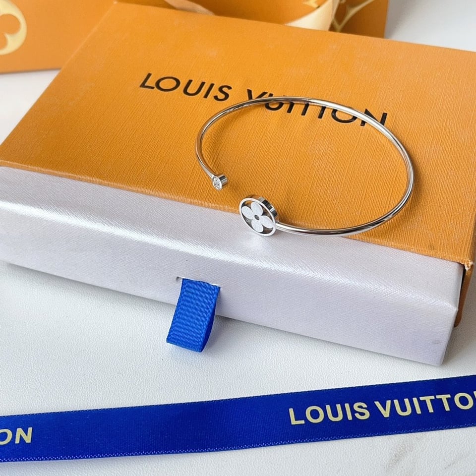 Louis Vuitton Idylle Blossom Twist Bracelet White Gold Tone Q95537 view 2