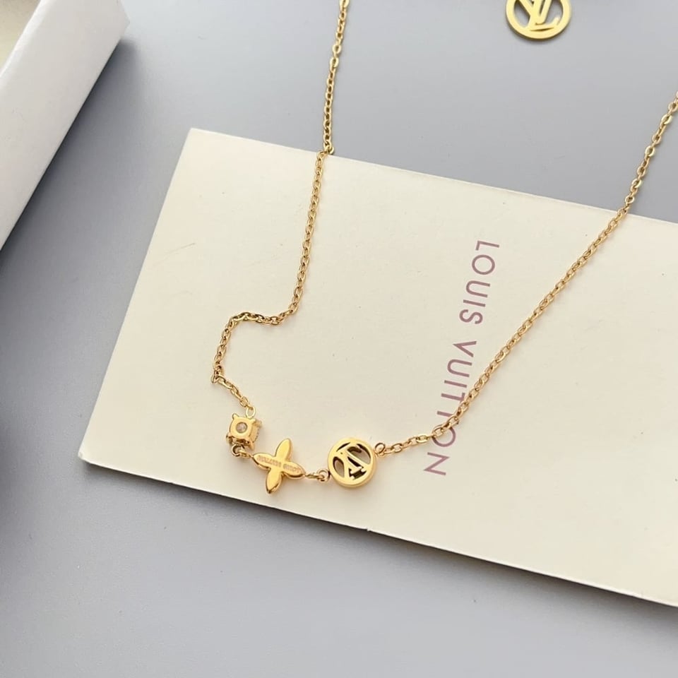 Louis Vuitton Petit Louis Necklace M00368 view 4