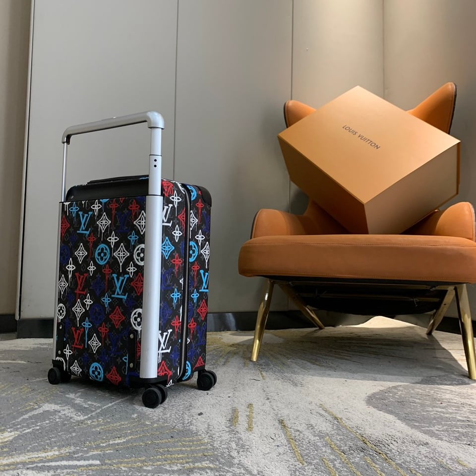 Louis Vuitton Horizon 55 Monogram Eclipse Graffiti Rolling Luggage Multicolor 55cm 1374889 view 10