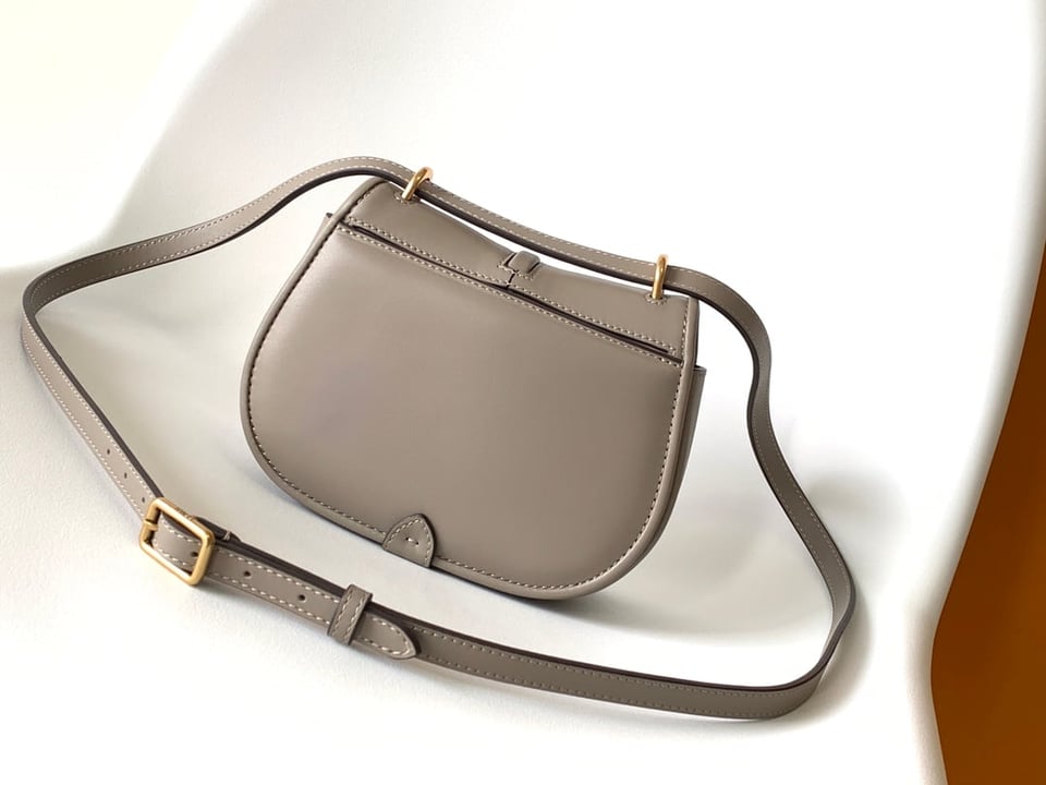 Fendi C’mon Medium Shoulder Bag 21cm/ 8.3in view 5