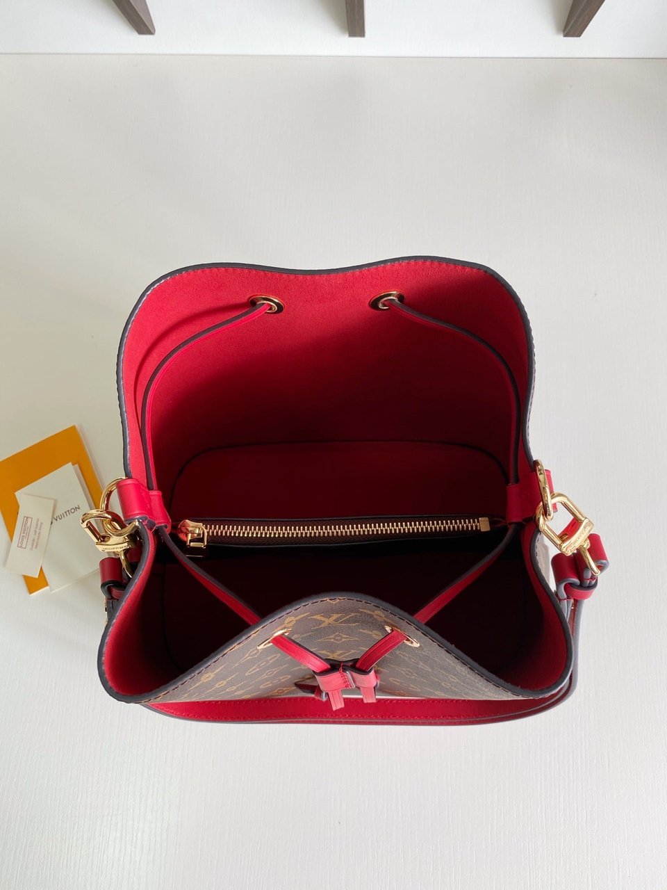 Louis Vuitton Neonoe Red view 6