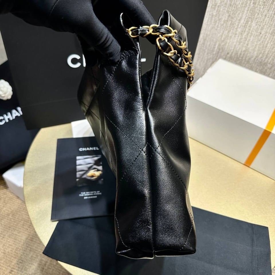 Chanel 22 Bag Handbag Black Shiny Calfskin 45cm view 10
