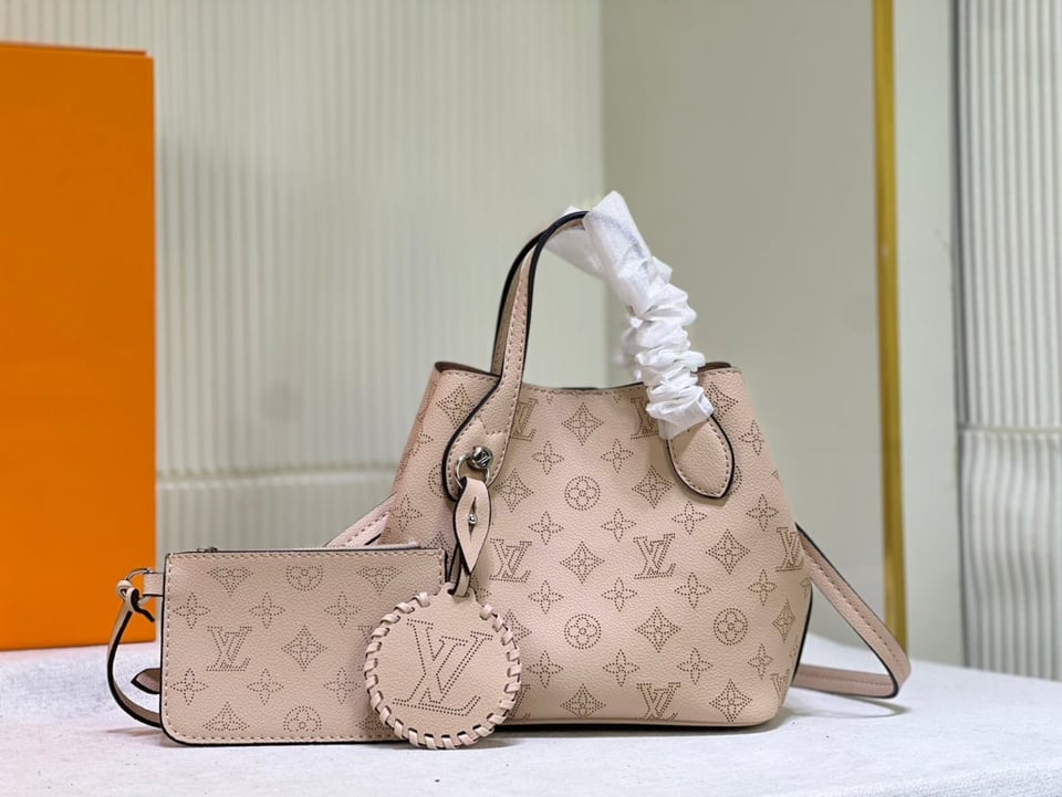 Louis Vuitton Blossom Pm Bag Nude 20Cm view 9