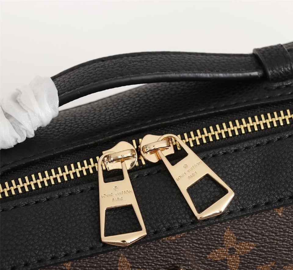 Louis Vuitton Saintong Monogram Canvas Black 22Cm view 8
