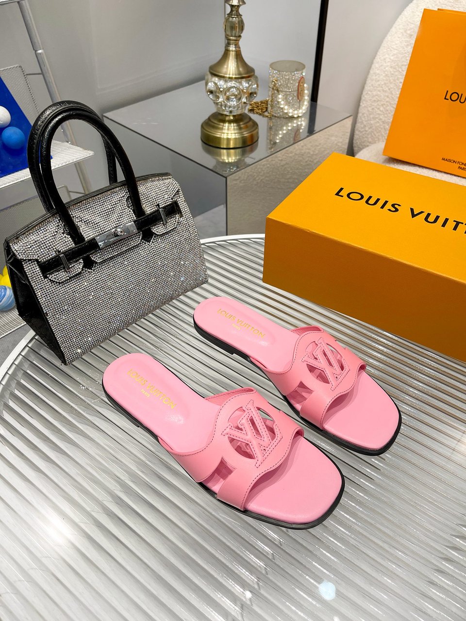 Louis Vuitton Lv Isola Flat Mule Pink 1Abp3Q view 9