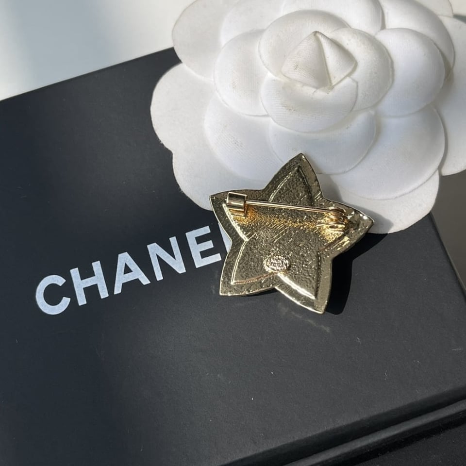 Chanel Cc Star Brooch Gold view 9