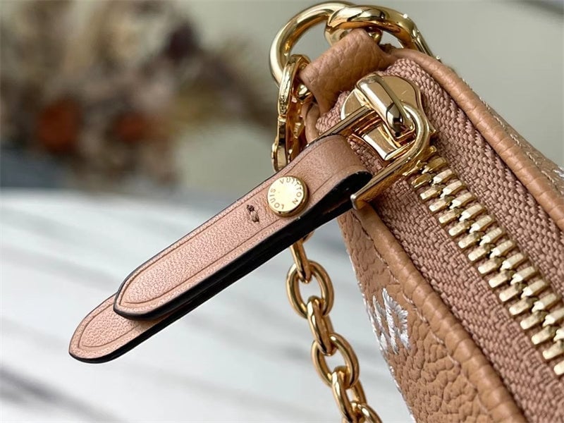 Louis Vuitton Easy Pouch On Strap 19Cm Beige view 10