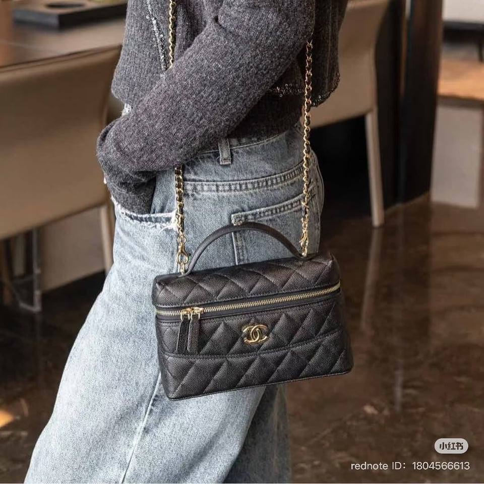 Chanel 25C Vanity Case Black 20cm view 5