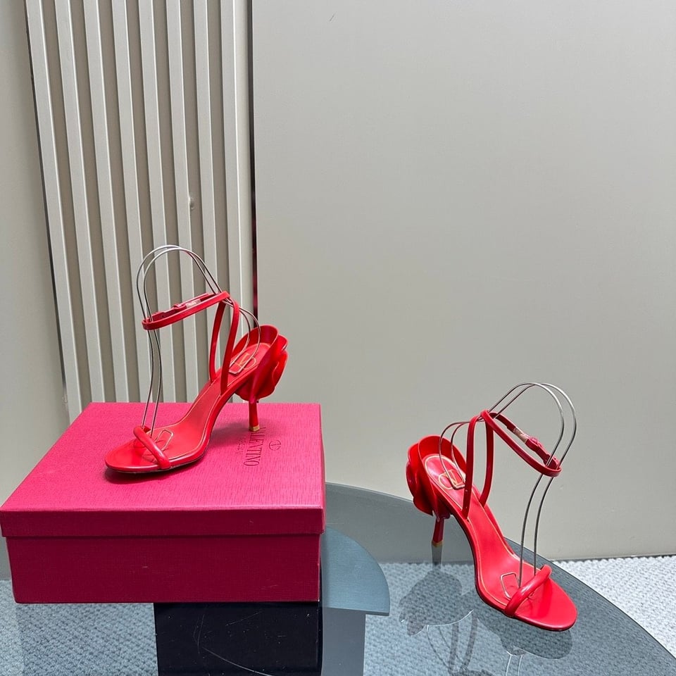 Valentino Garavani Archive Roserouche Leather High Heel In Red view 7