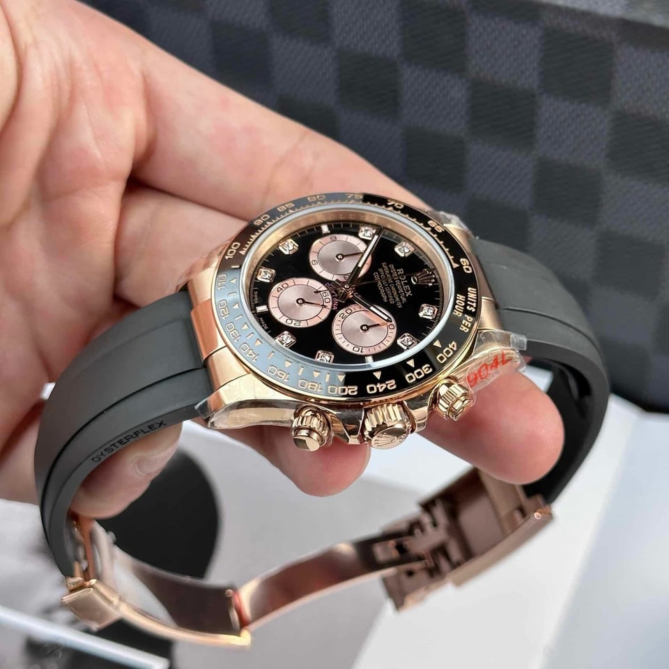 Rolex Daytona 40 mm Sundust Dial 126515LN view 4