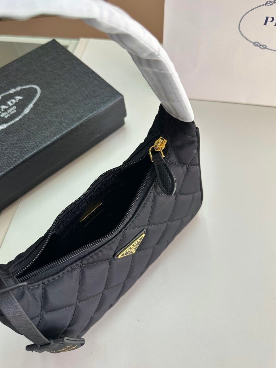 Prada Contenitore Maniglia Tessutu Nylon Quilted Shoulder Bag Black 21Cm view 5