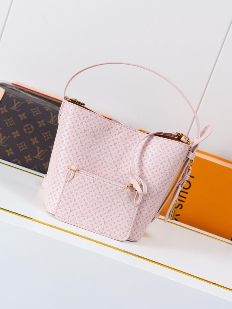 Louis Vuitton All In BB Bag Light Bliss 16cm M28886 view 4