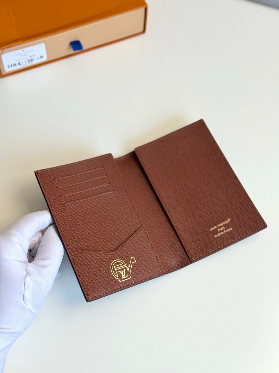 Louis Vuitton Passport Cover 10cm M27548 view 6