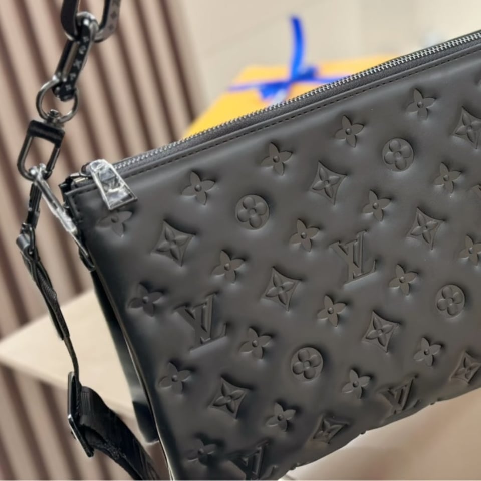 Louis Vuitton Coussin Pm Bag Black 27Cm M11370 view 5