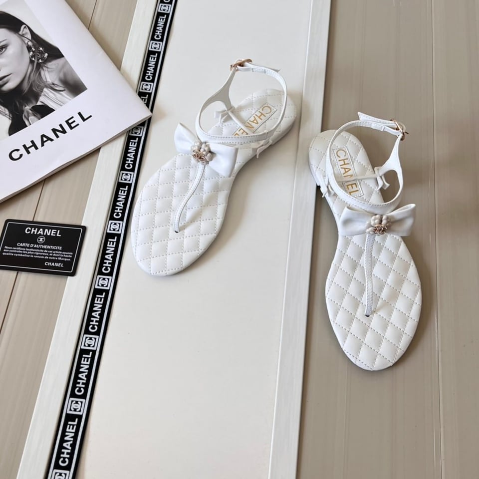 Chanel White Quilted Leather With White Camellia Cc Logo Bow Thong Sandals view 4