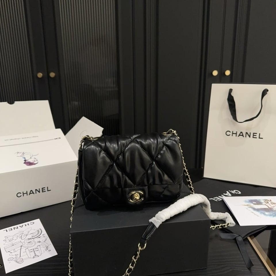 Chanel Puffy Bubbly Cc Flap Bag Quilted Medium Black 22.9Cm/9in view 3