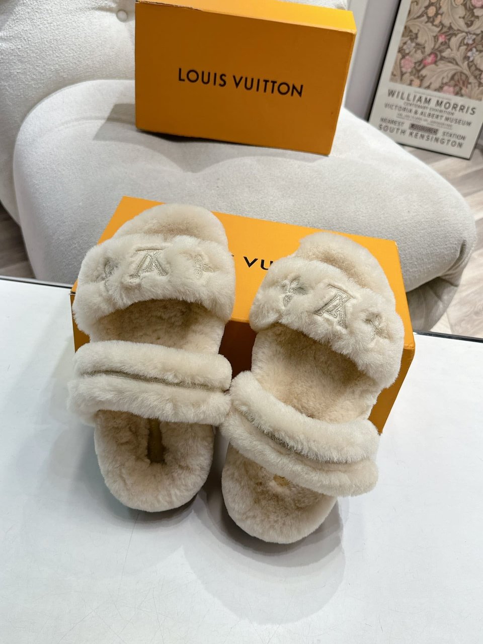 Louis Vuitton Lv Sunset Flat Comfort Mule Shearling Beige 1Adc6L view 4