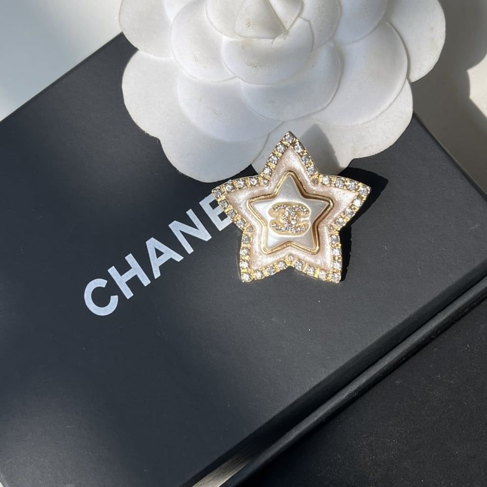 Chanel Cc Star Brooch Gold view 6
