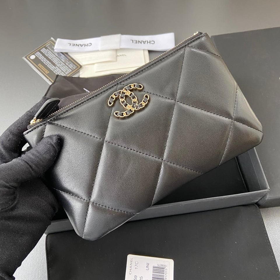 Chanel 19 Zipped Wallet 20Cm Black Calfskin Gold Hardware view 6
