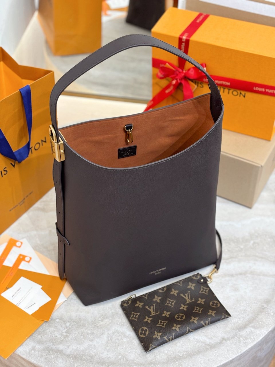 Louis Vuitton Low Key Hobo MM 35cm/ 13.8in view 10