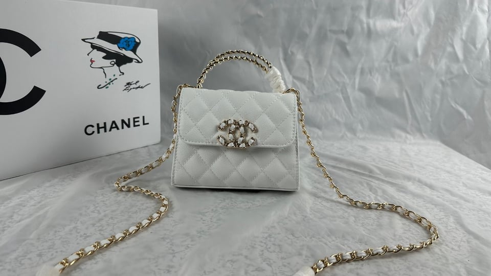 Chanel Top Handle Clutch With Chain In Caviar White 15Cm/5in view 4