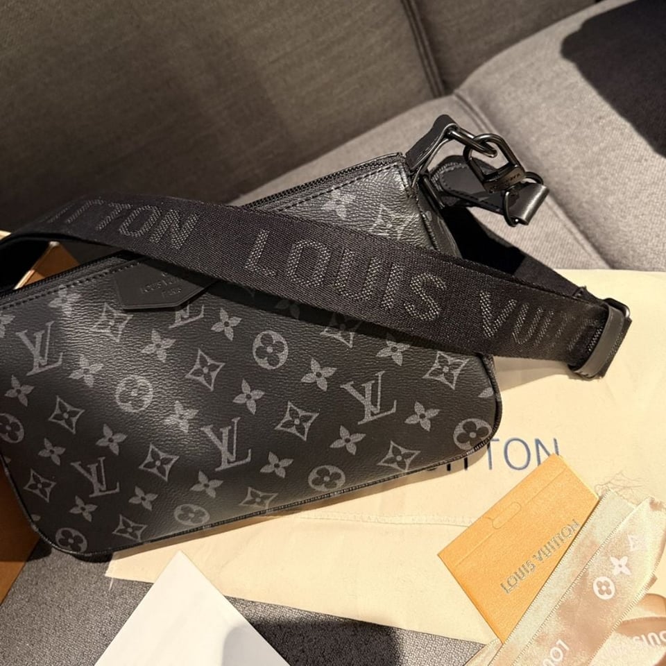 Louis Vuitton Pochette Accessoire Bag Black 24Cm view 8