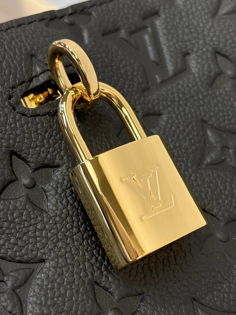Louis Vuitton LV Anytime MM Monogram Empreinte Bag Black M14324 42cm/ 16.5in view 10