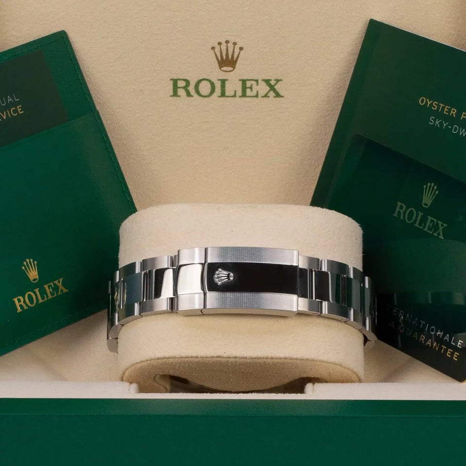 Rolex Sky-Dweller 42 mm Bright blue Dial 336934 Oyster view 8