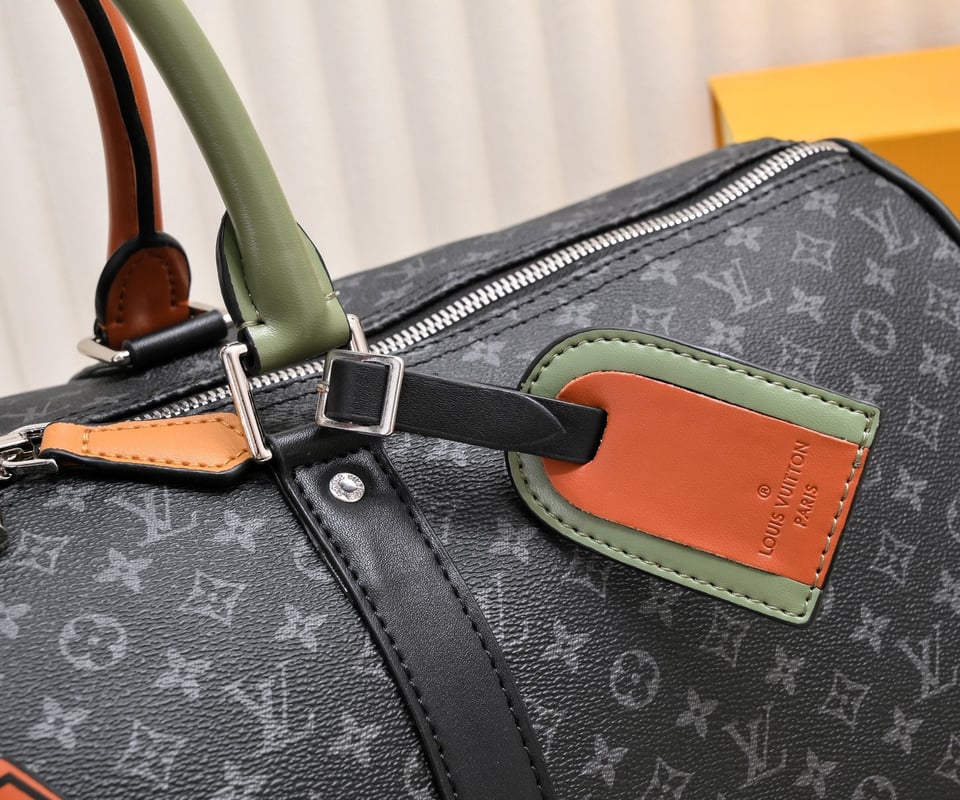 Louis Vuitton Keepall Bandouli Re Black 50Cm view 3