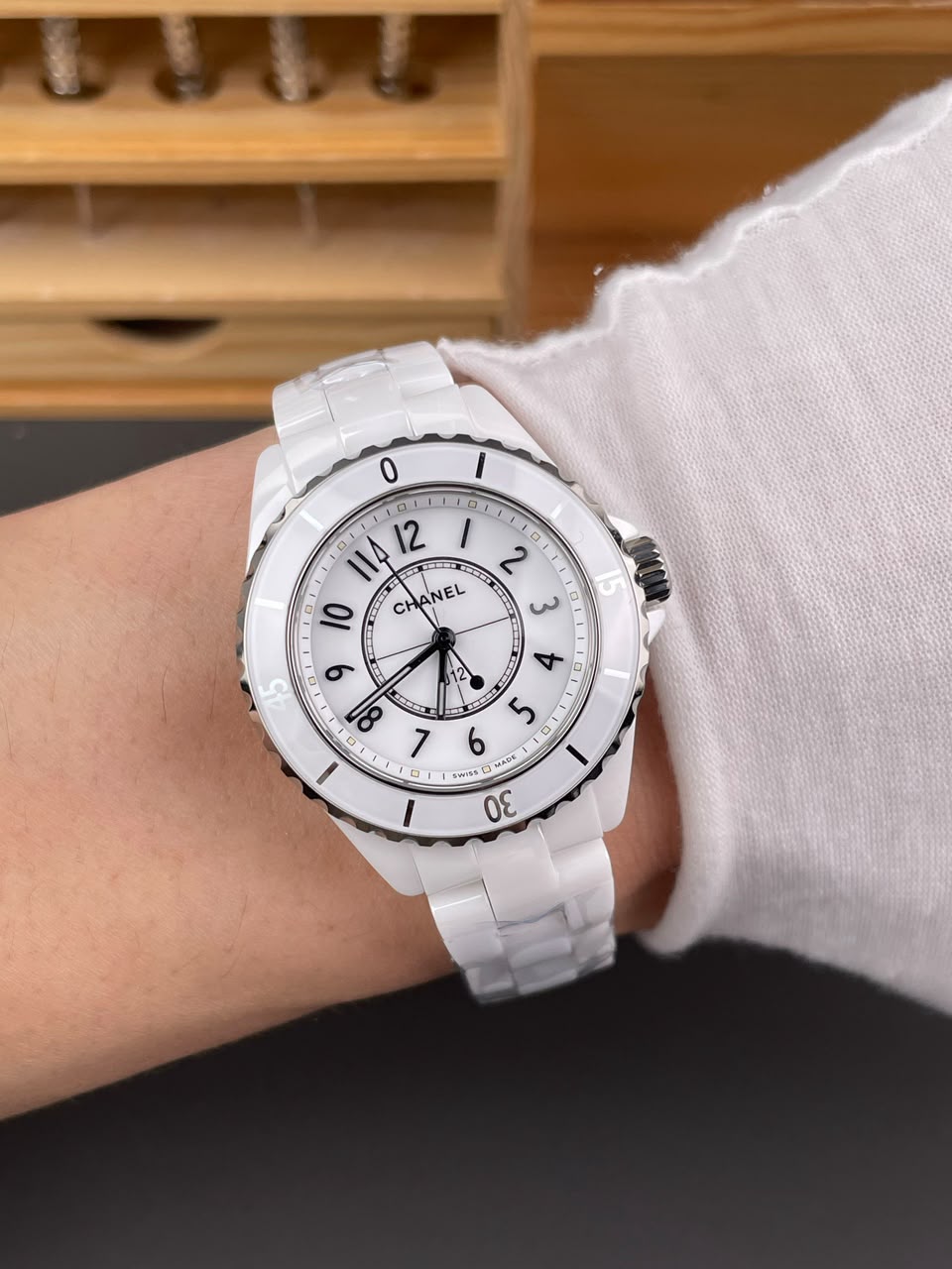 [Super Clone] Chanel J12 Watch Calibre 12.2 – 33mm White Dial view 9