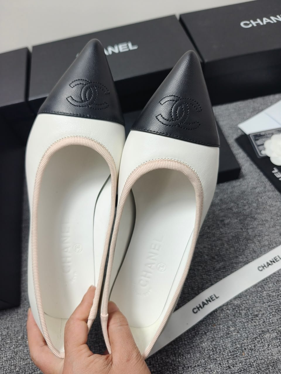 Chanel Pointed-Toe Ballerina Flats / Calfskin &amp; Grosgrain G39786 view 7