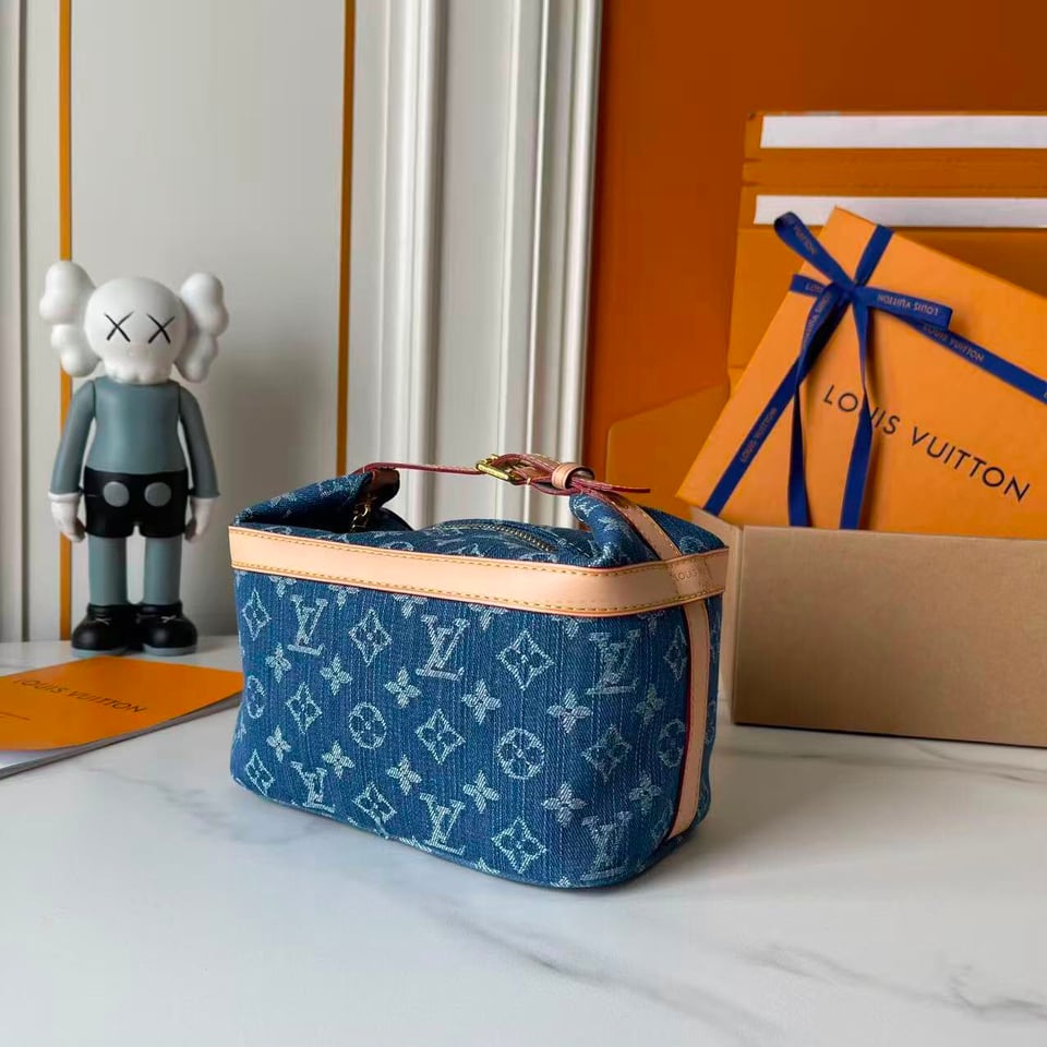 Louis Vuitton Cruiser Toiletry Bag 22cm M27945 view 4