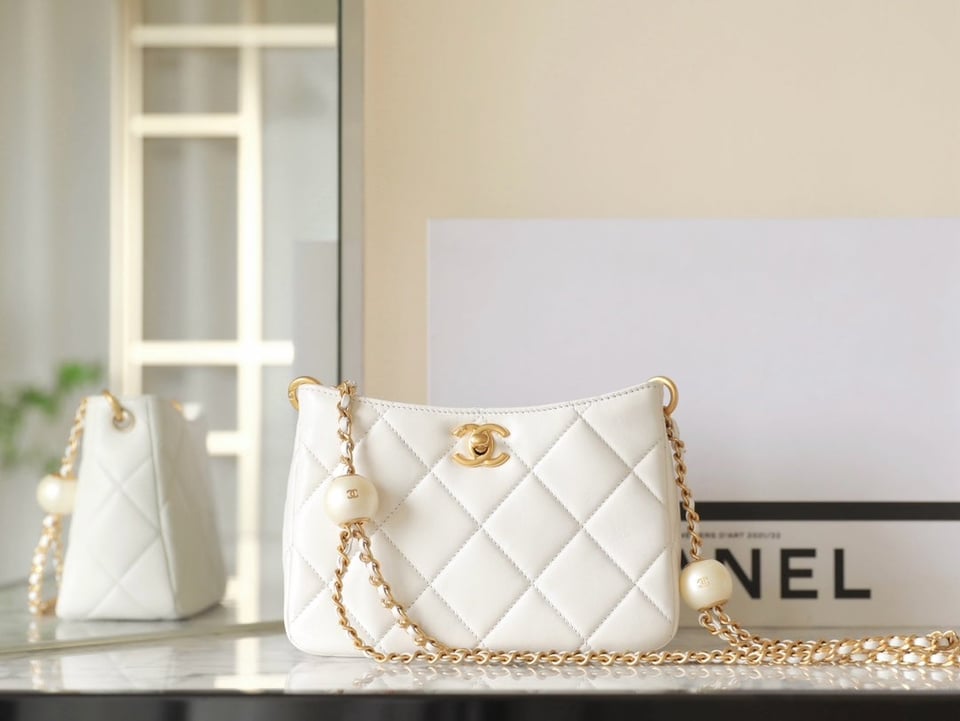 Chanel 24S Hobo Bag 19Cm White Lambskin Pearl Ball view 10