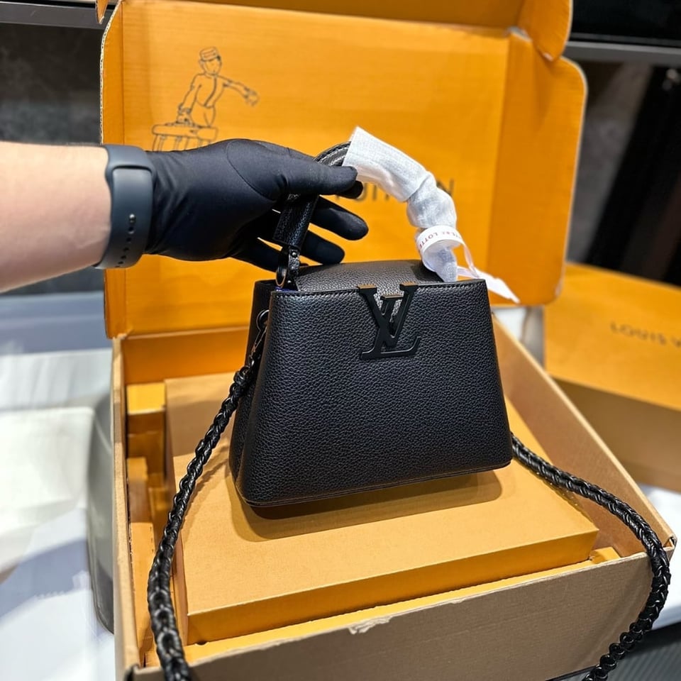 Louis Vuitton Capucines East West Mini Optic Black 19Cm M23955 view 3