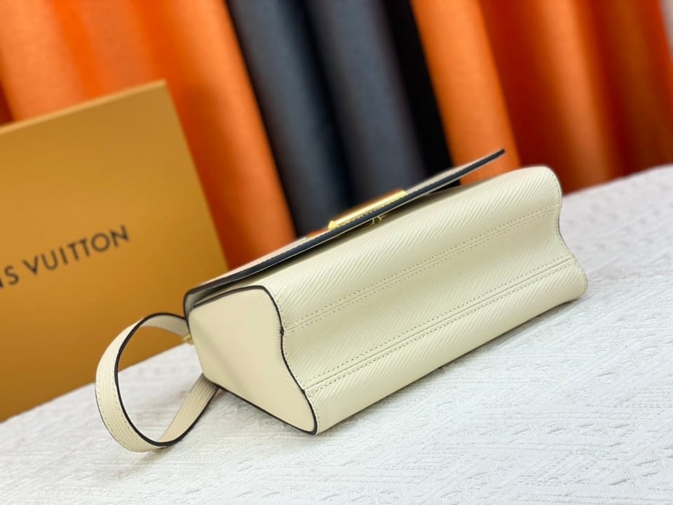 Louis Vuitton Twist Pm White 23Cm M59761 view 4