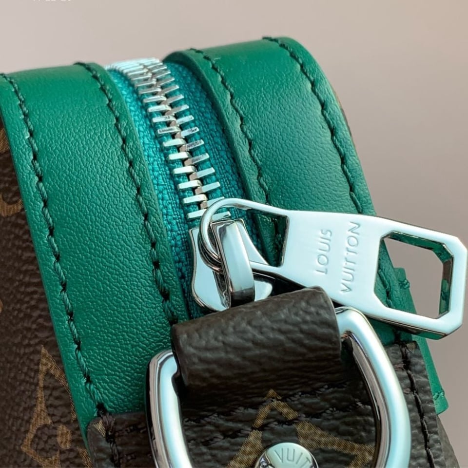 Louis Vuitton Trio Messenger Bag Green 25Cm M12766 view 9
