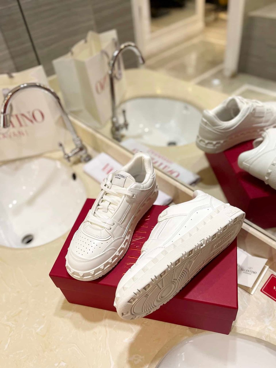 Valentino Garavani Freedots Low Top Sneaker In Calfskin White 4Y2S0H43Rdg 0Bo view 7