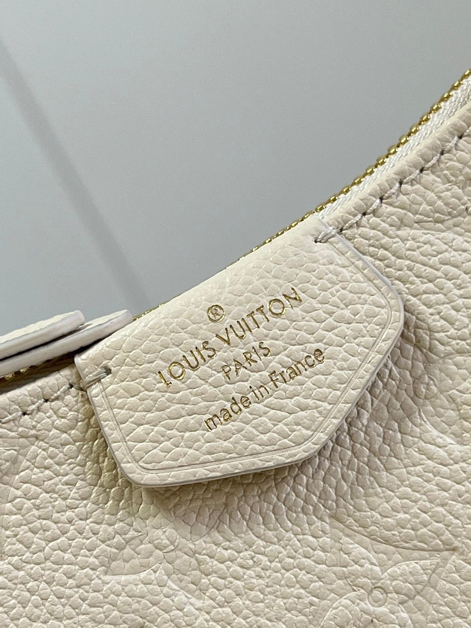 Louis Vuitton Easy Pouch On Strap 19Cm White view 5