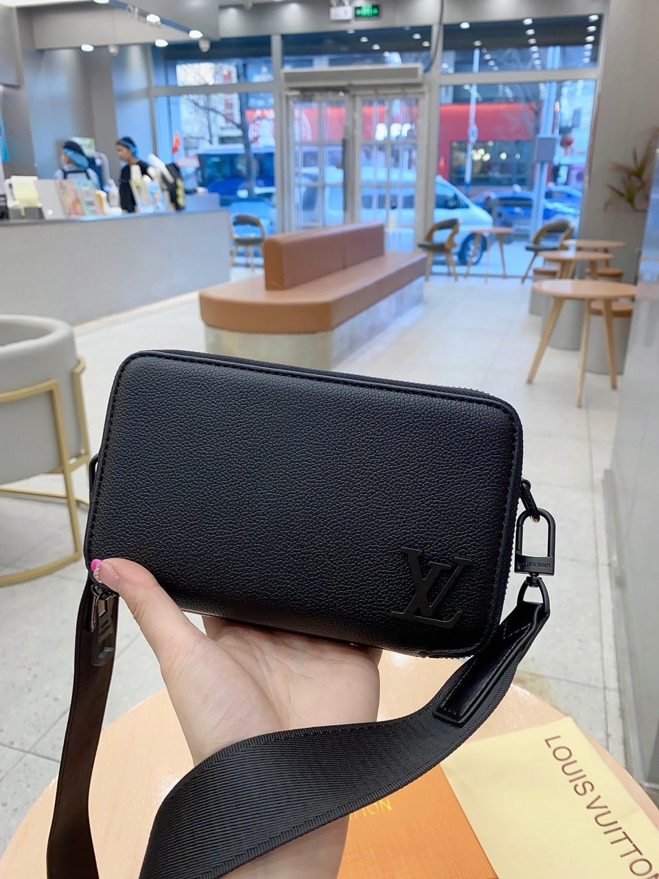Louis Vuitton Alpha Wearable Wallet Black 18.5Cm M59161 view 13