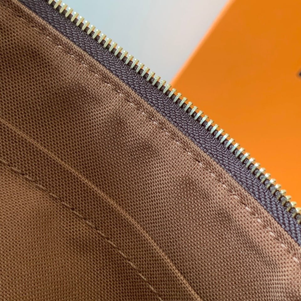 Louis Vuitton Pochette Accessoires 23.5 Cm view 7