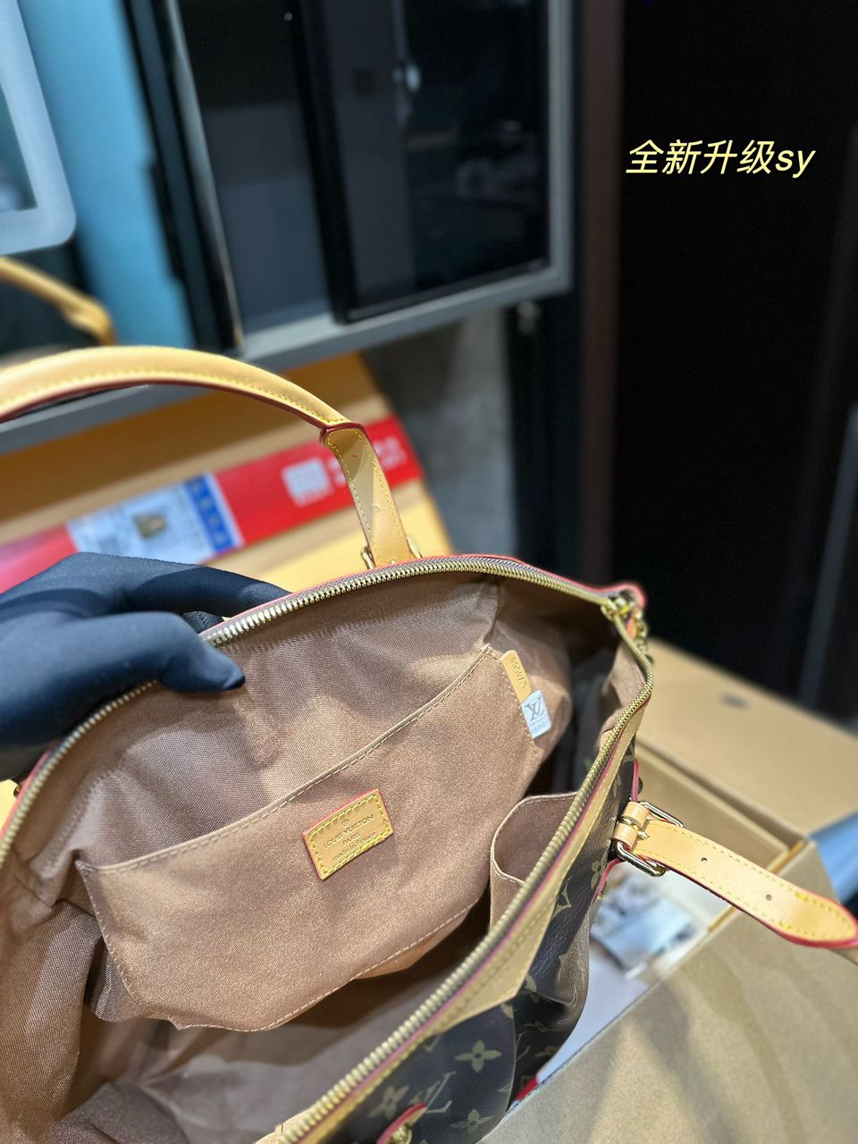 Louis Vuitton Monogram Tivoli Gm Bag 32Cm view 3