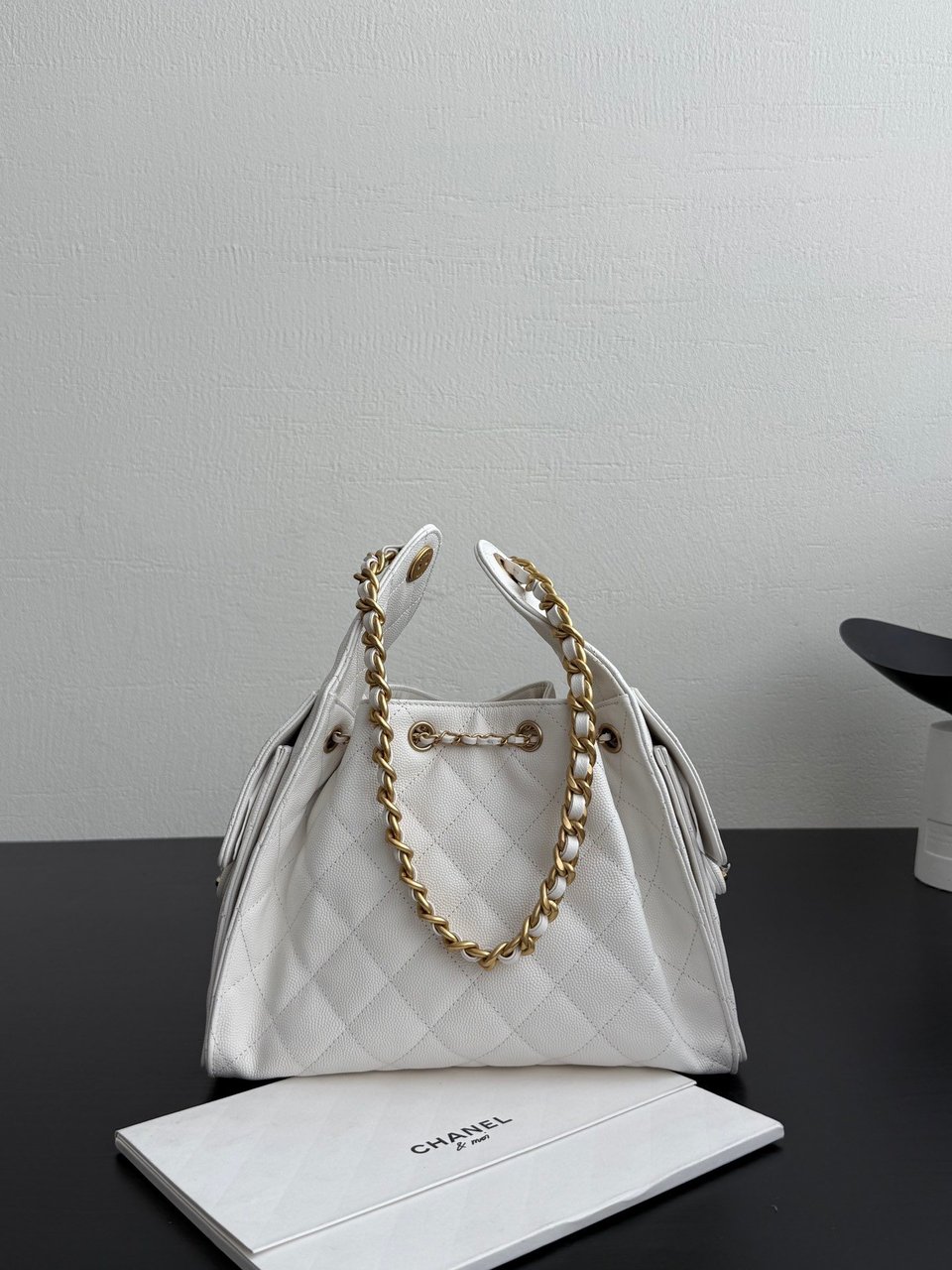 Chanel Spring-Summer 2025 Handbag Grained Calfskin &amp; Gold-Tone Metal White 30Cm/ 11.8In view 5